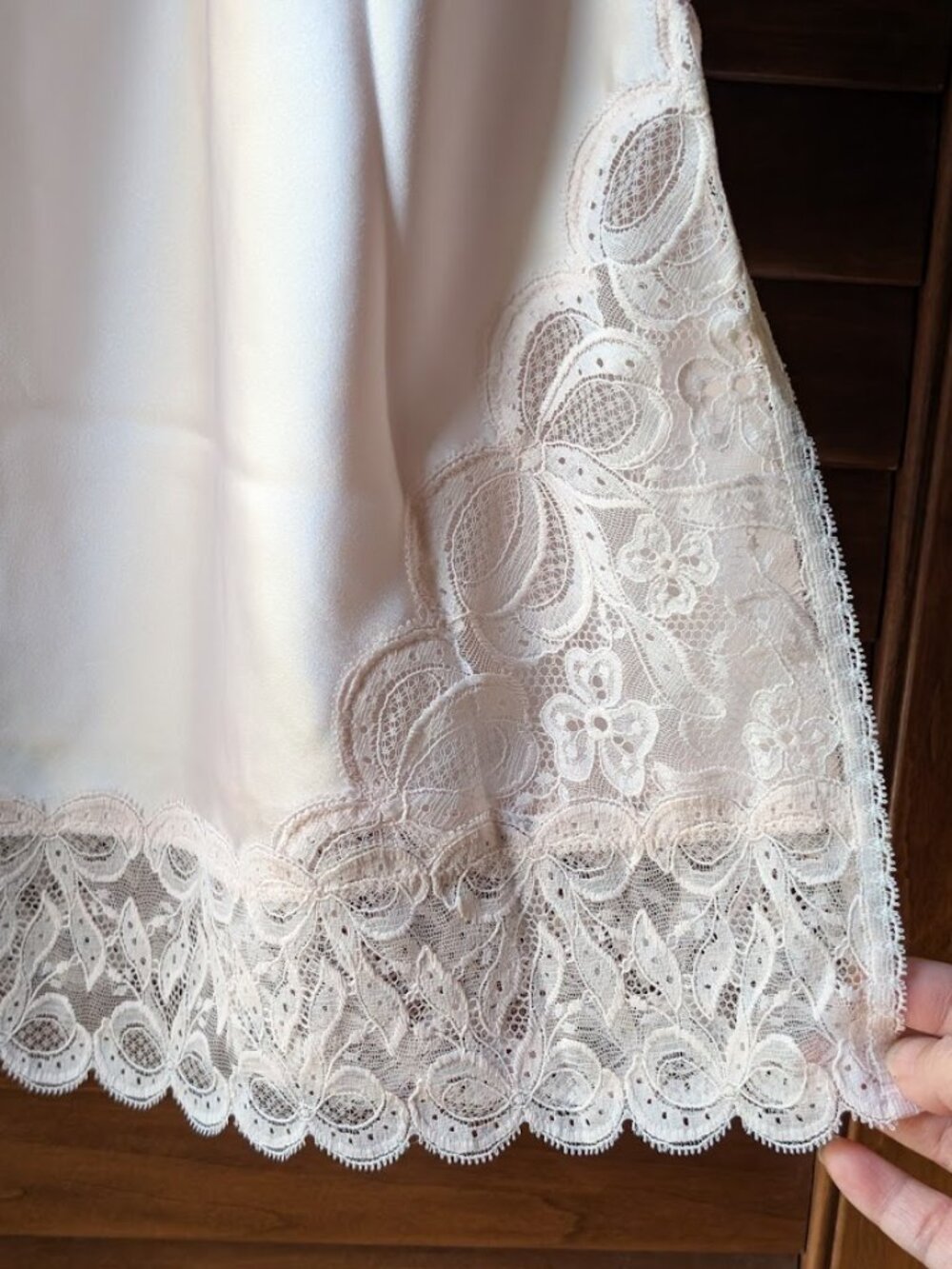Vtg Wacoal Silky Satin Lace Trimmed Half Slip Lingerie "B" size: L